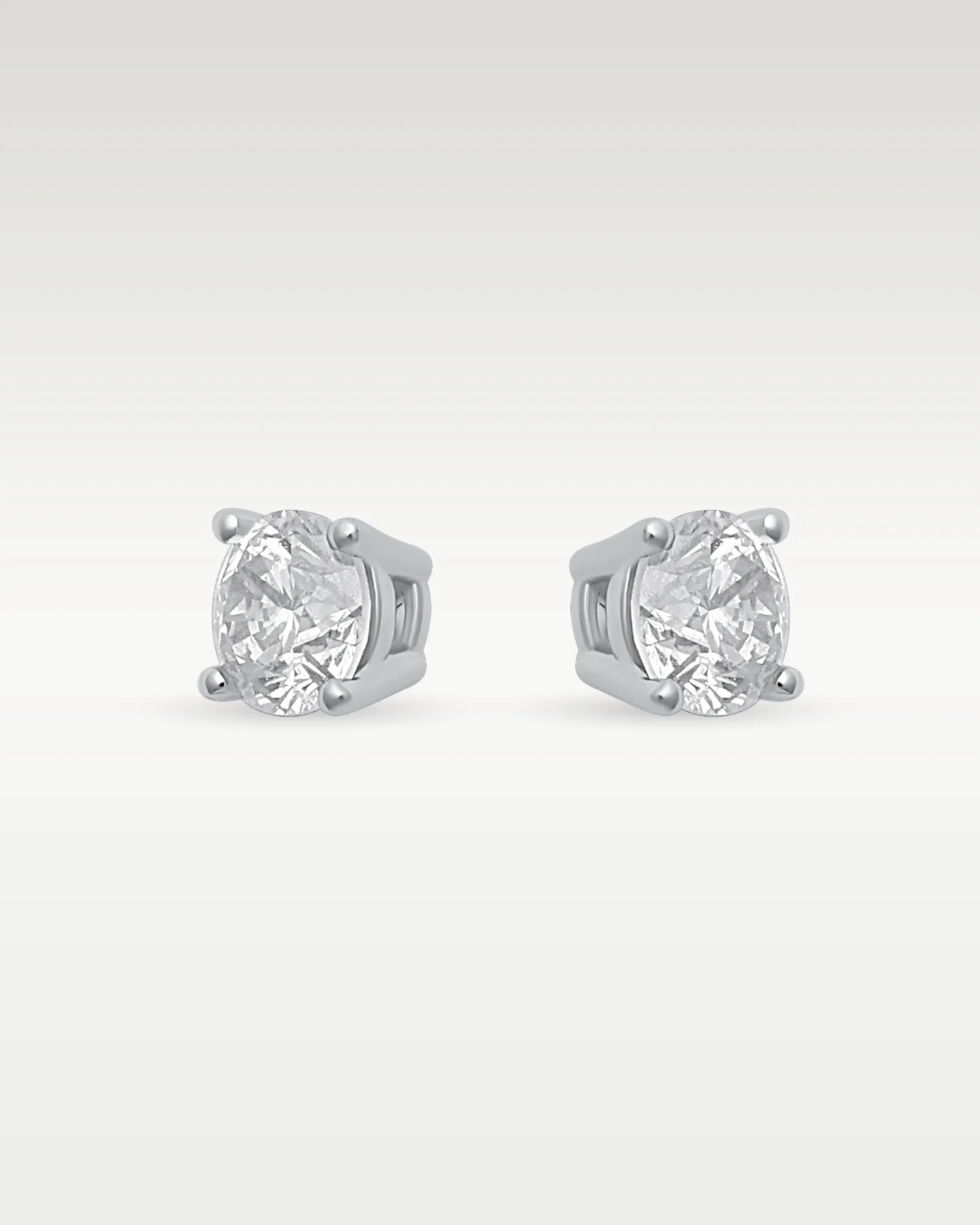 14K White Gold 0.75CT Diamond Studs - Image 2