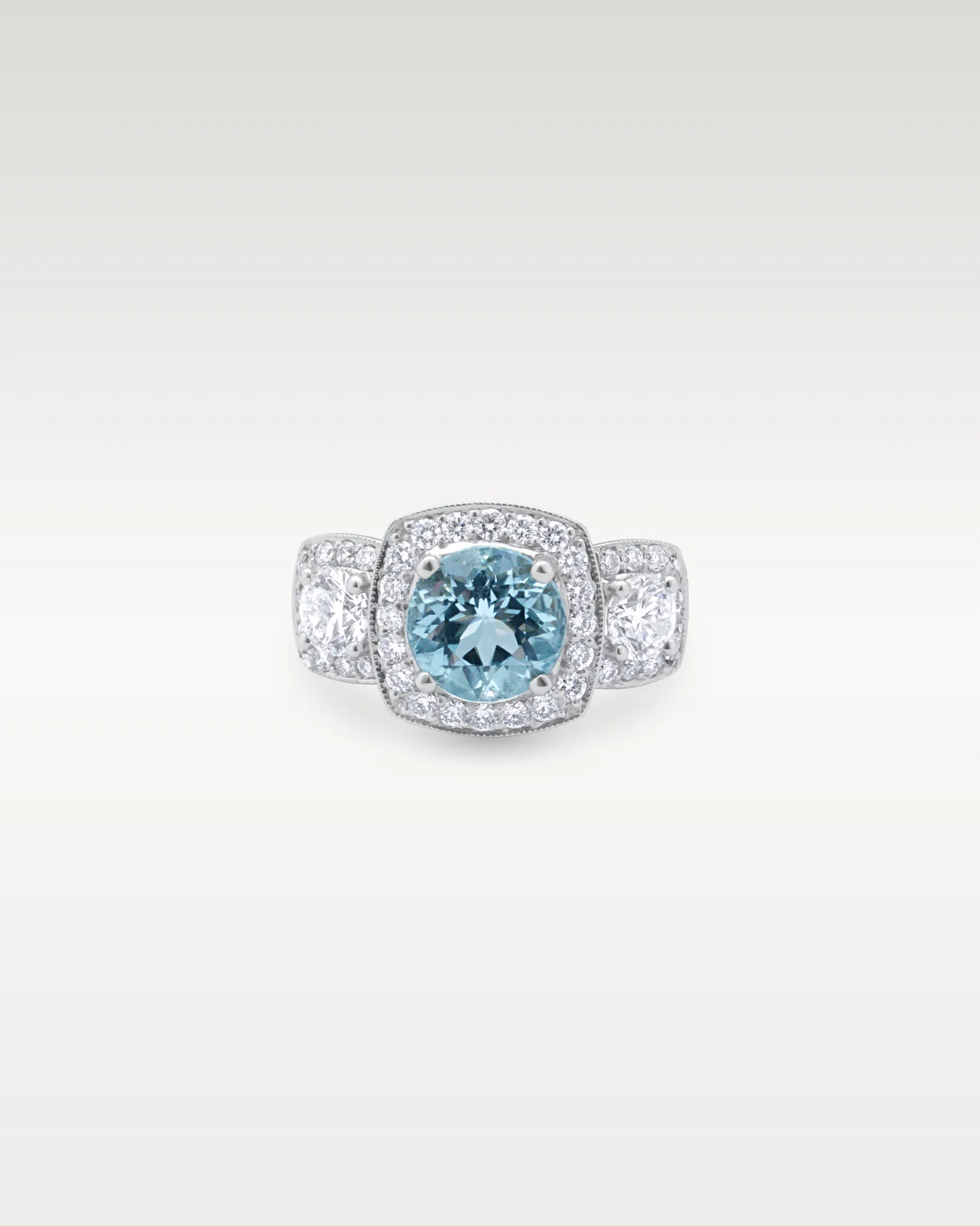 18k White Gold Aquamarine and Diamond Ring - Image 3