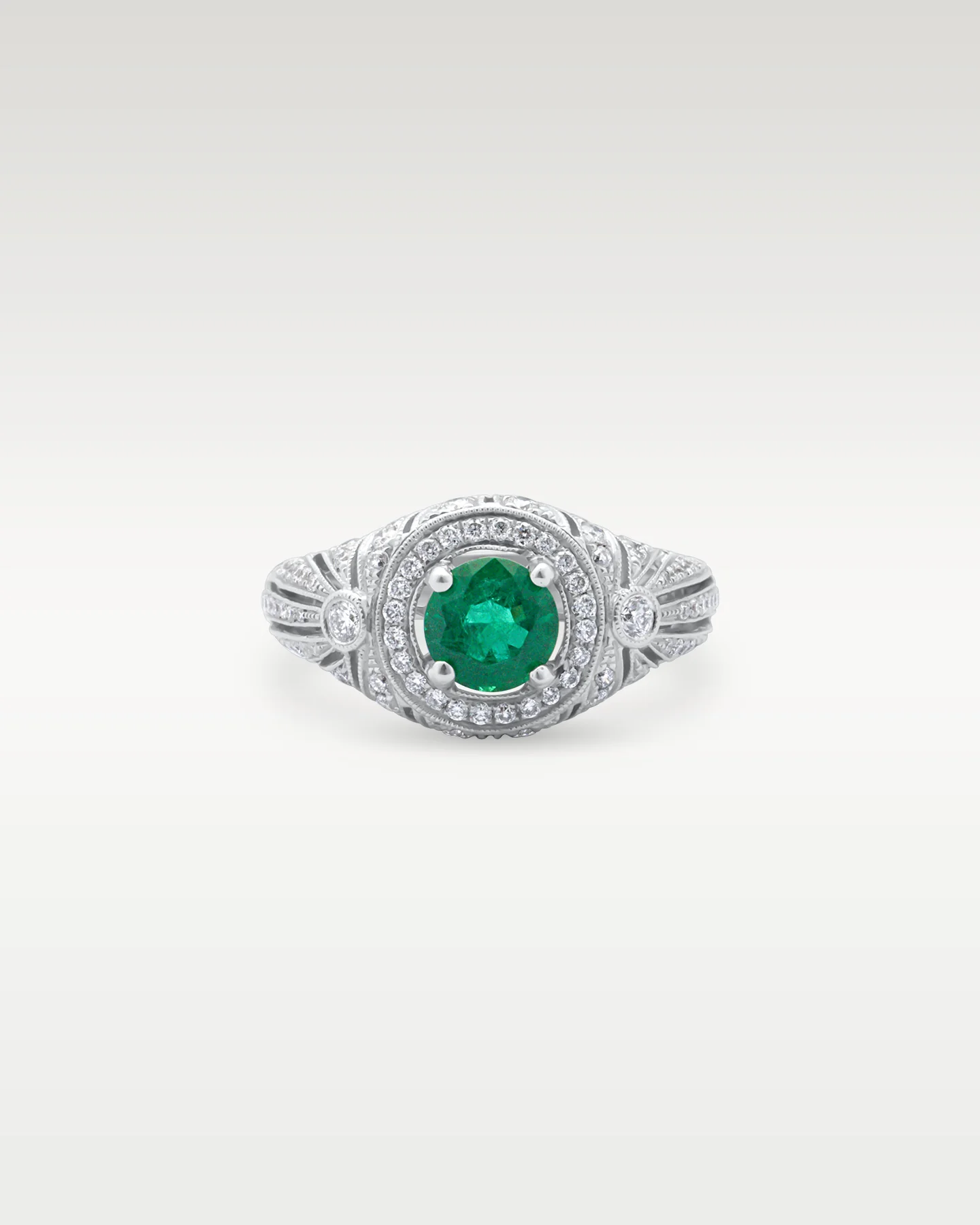 18k White Gold Emerald and Diamond Ring - Image 2