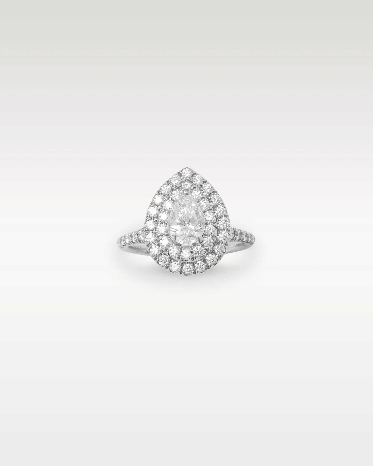 18k White Gold Pear Shaped Diamond Engagement Ring - Image 3