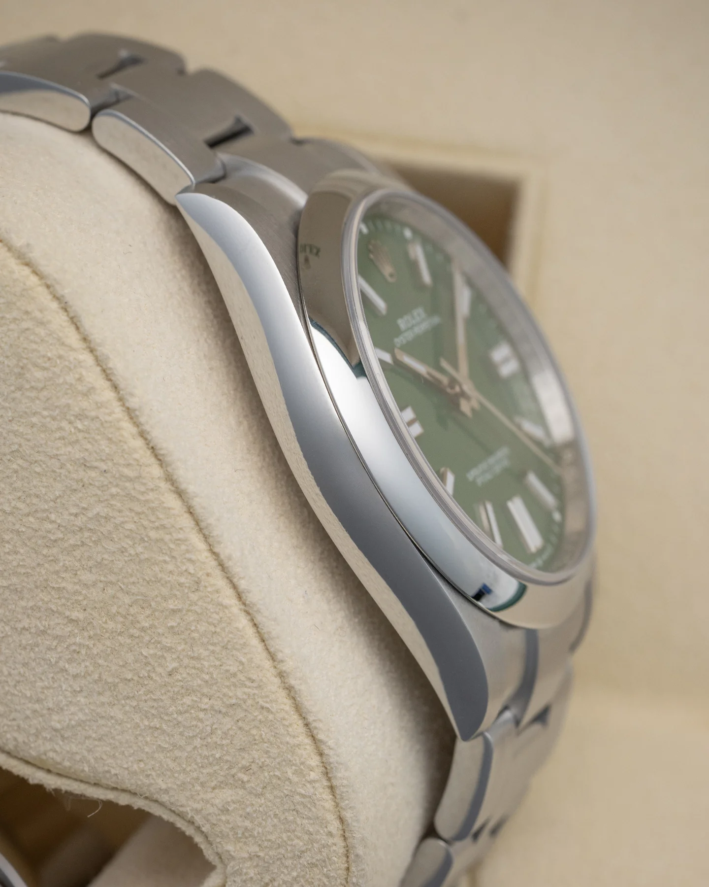 Rolex Oyster Perpetual Green 124300 - Image 4