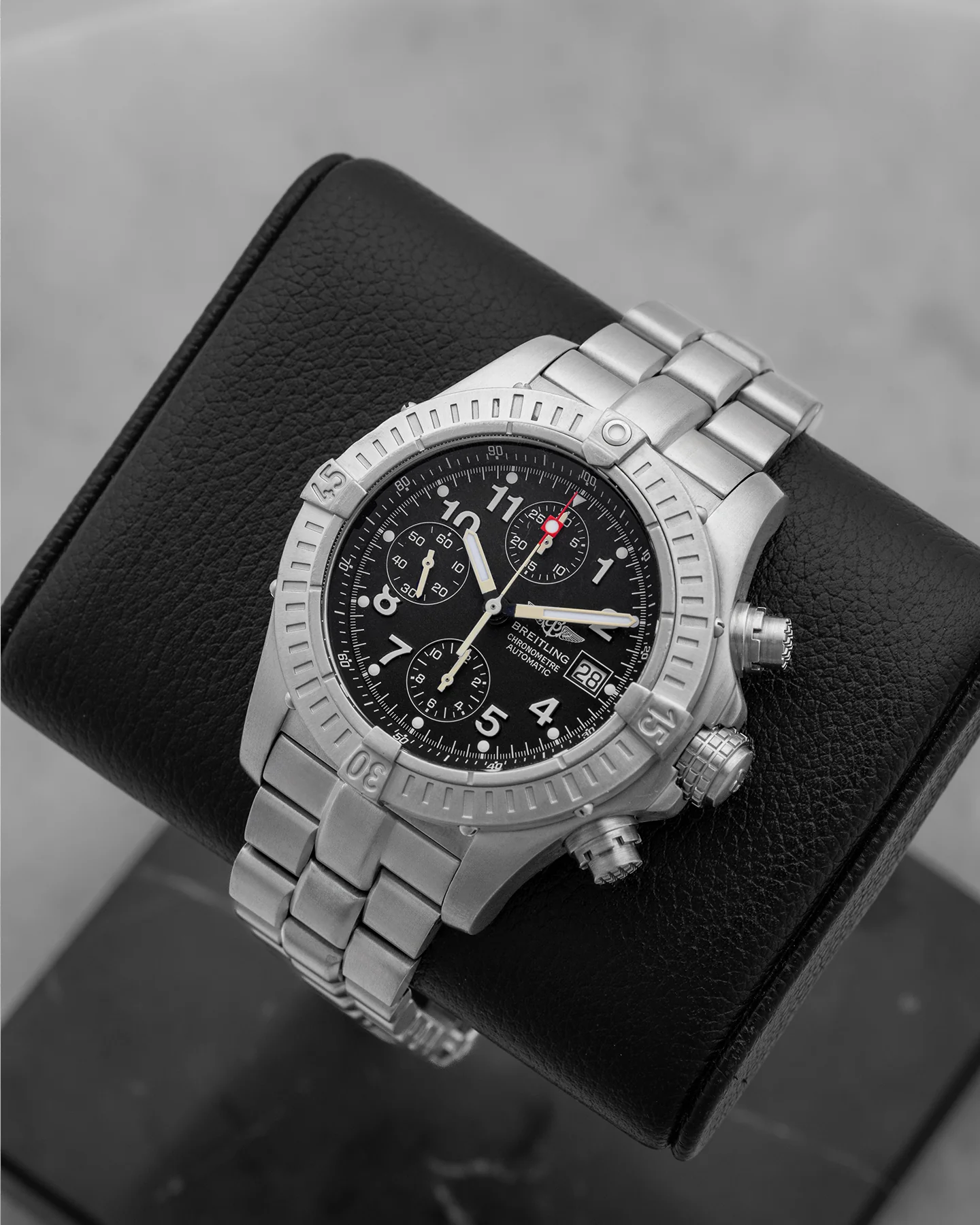 Breitling Chrono Avenger E13360 - Image 2