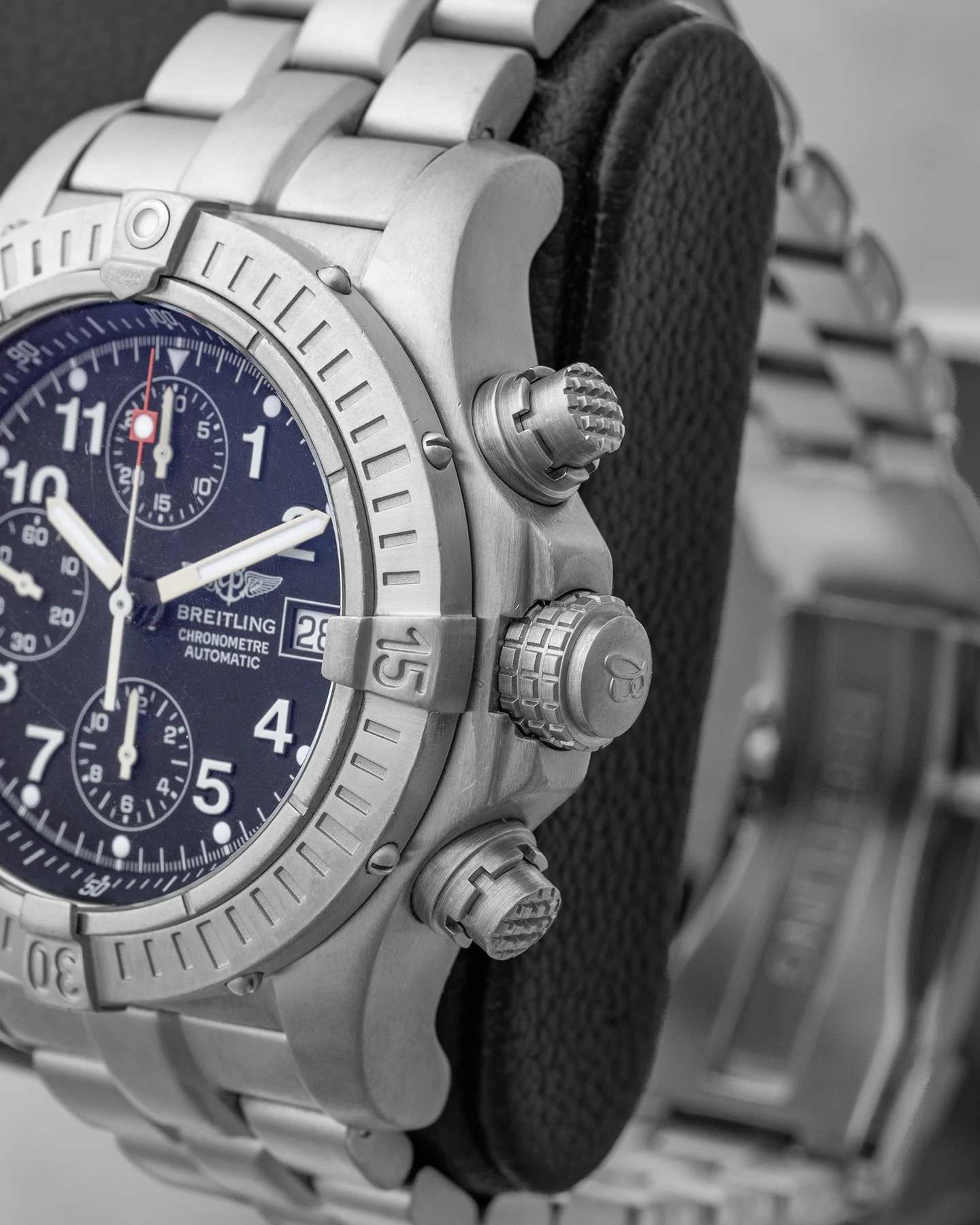 Breitling Chrono Avenger E13360 - Image 3