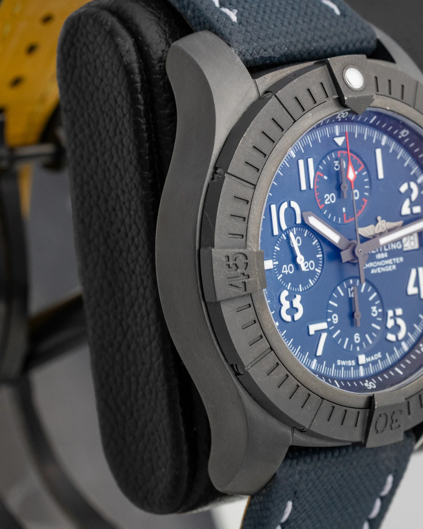 Breitling Super Avenger Chronograph Night Mission V13375 - Image 4