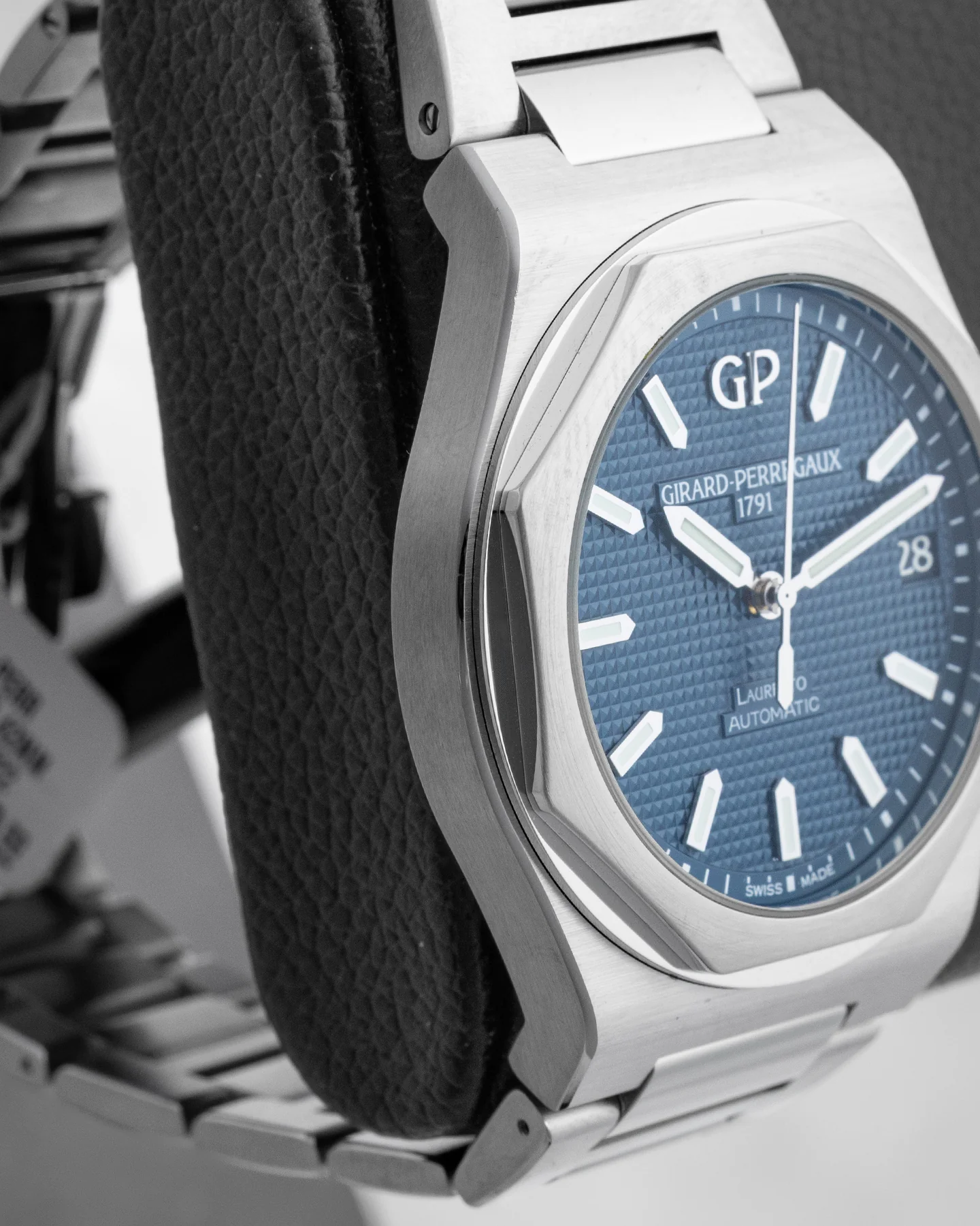 Girard Perregaux Laureato 81010-11-431-11A - Image 4