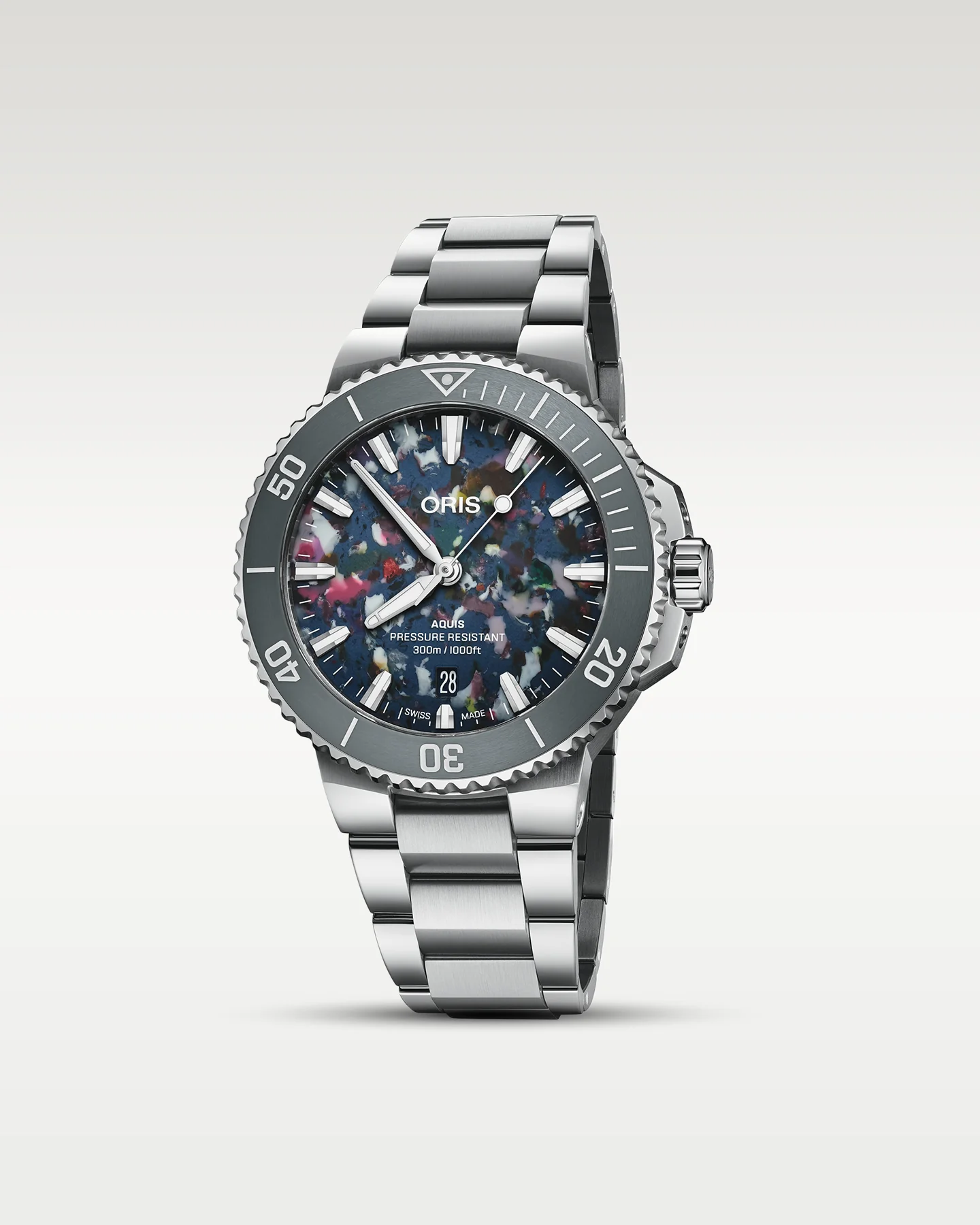 Oris Aquis Date Upcycle 01 733 7787 4150-07 8 22 04PEB