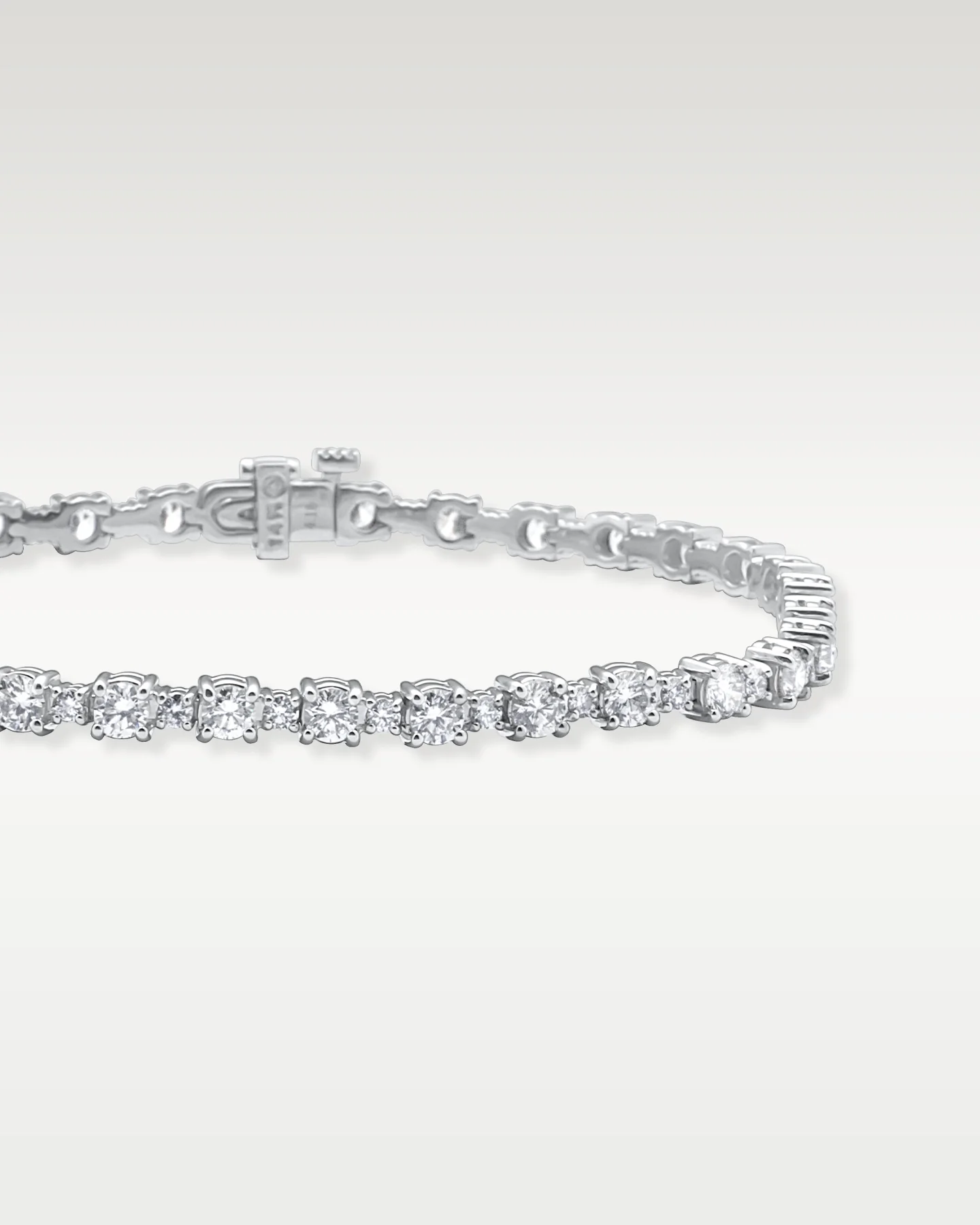 White Gold Tennis Bracelet 4.18ct - Image 3